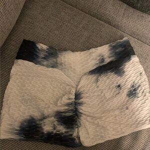 Booty scrunch shorts. White and blue